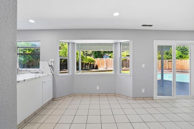 936 Oakbrooke Ct, Modesto, CA 95351