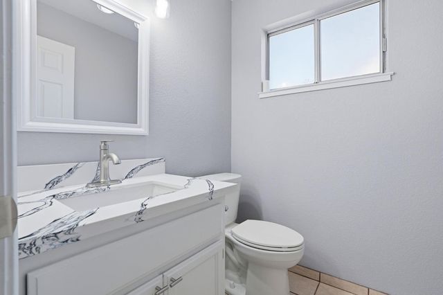 936 Oakbrooke Ct, Modesto, CA 95351