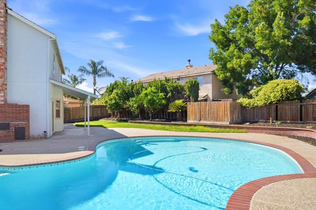 936 Oakbrooke Ct, Modesto, CA 95351