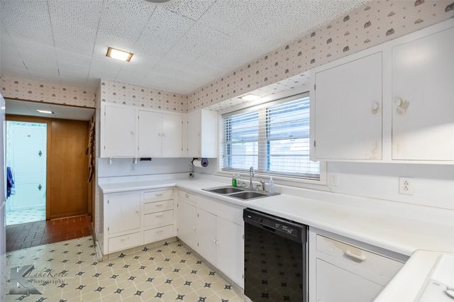 1150 W Lake Drive, Hamlin, TX 79520