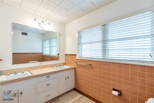 1150 W Lake Drive, Hamlin, TX 79520