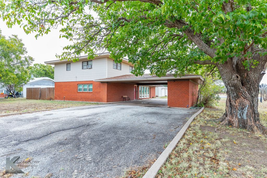 1150 W Lake Drive, Hamlin, TX 79520