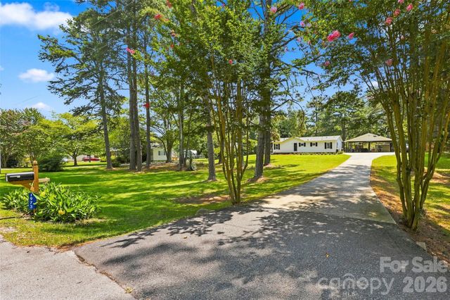 1973 Davis Circle, Clover, SC 29710