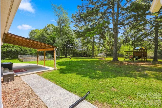 1973 Davis Circle, Clover, SC 29710