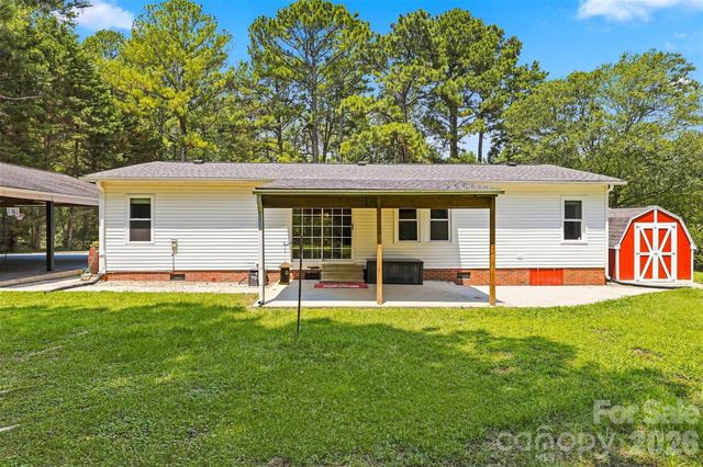 1973 Davis Circle, Clover, SC 29710