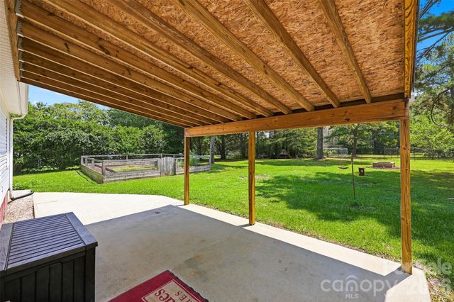 1973 Davis Circle, Clover, SC 29710