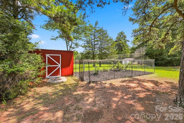 1973 Davis Circle, Clover, SC 29710