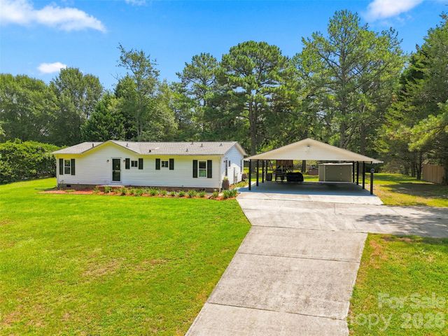 1973 Davis Circle, Clover, SC 29710