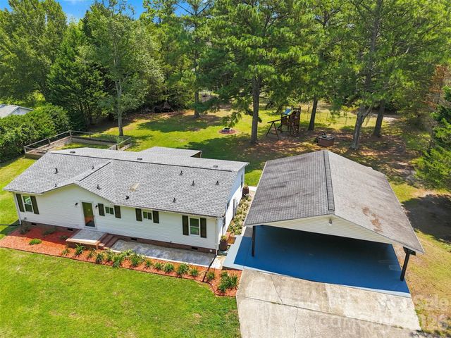 1973 Davis Circle, Clover, SC 29710
