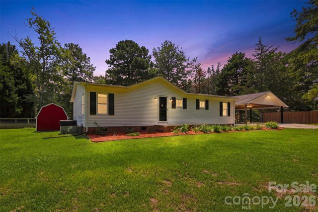 1973 Davis Circle, Clover, SC 29710