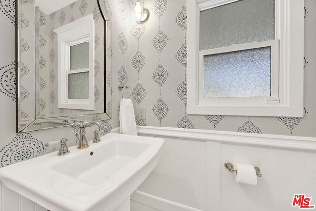4621 Allott Avenue, Sherman Oaks, CA 91423