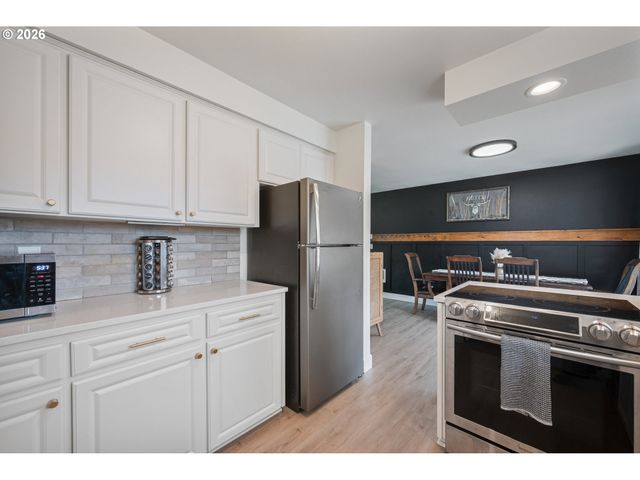 106 MONTEREY Dr, Kelso, WA 98626