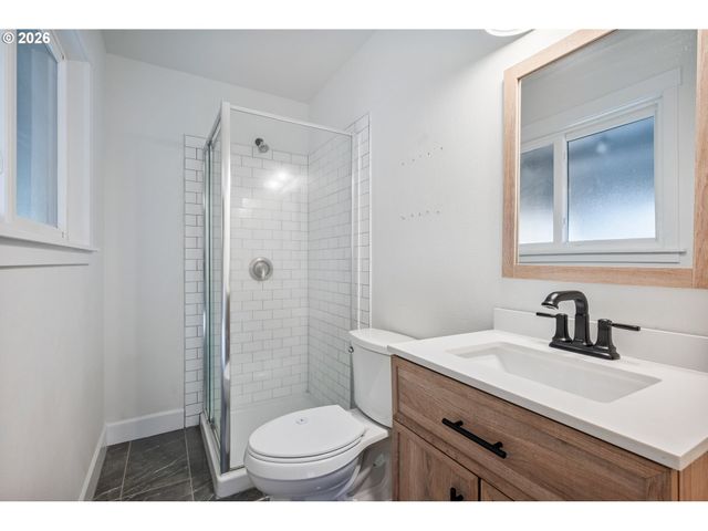 106 MONTEREY Dr, Kelso, WA 98626