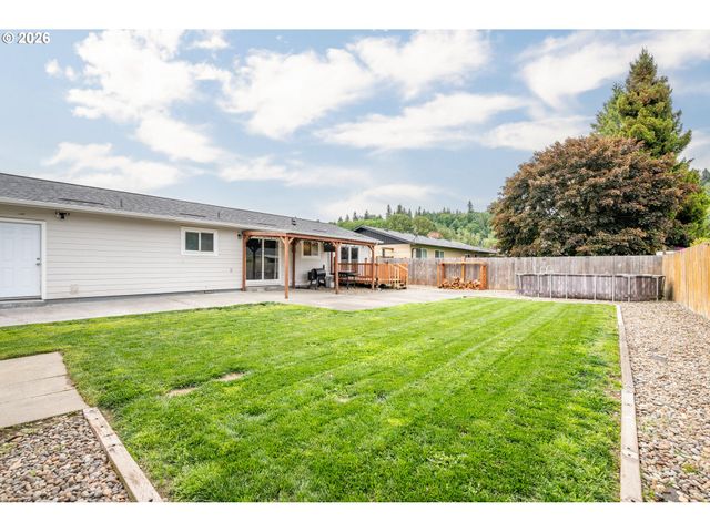 106 MONTEREY Dr, Kelso, WA 98626