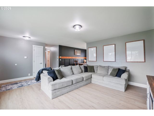 106 MONTEREY Dr, Kelso, WA 98626