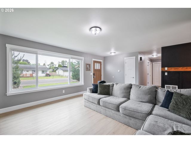 106 MONTEREY Dr, Kelso, WA 98626