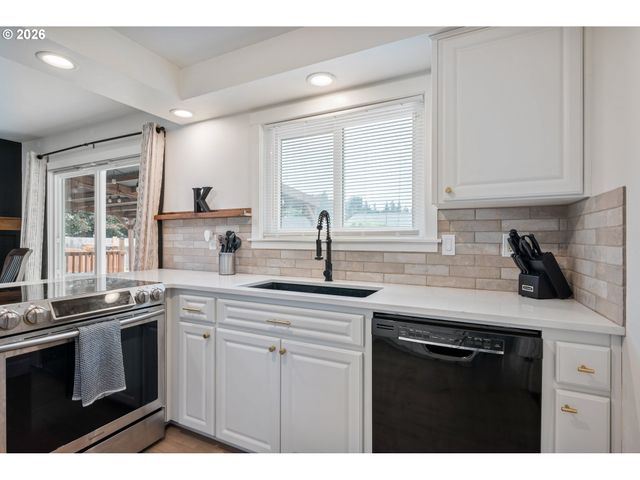 106 MONTEREY Dr, Kelso, WA 98626