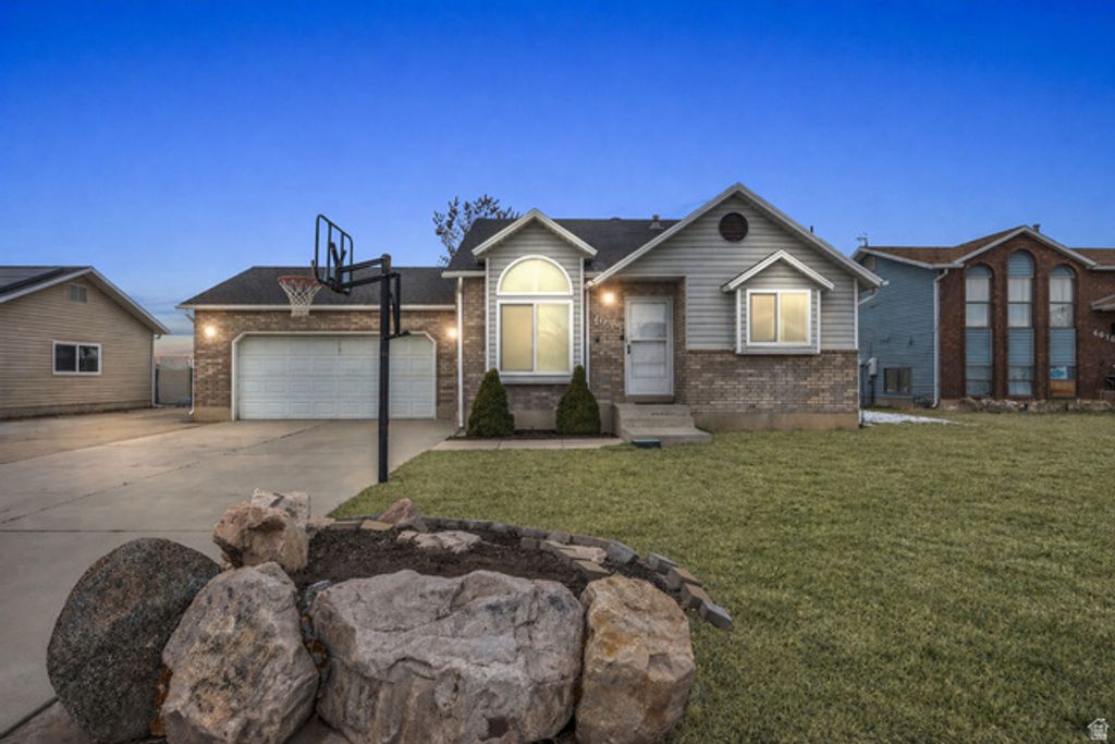 4933 S 3900 W, Roy, UT 84067