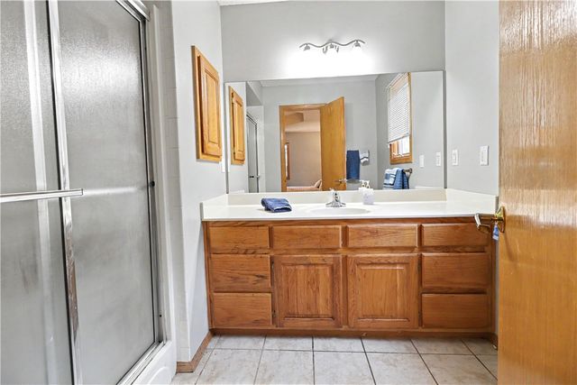 74 Churchill Drive, Bella Vista, AR 72715