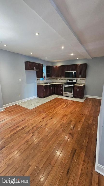 Image 8 of property listing at 4124 LONGSHORE AVE, Philadelphia, PA 19135