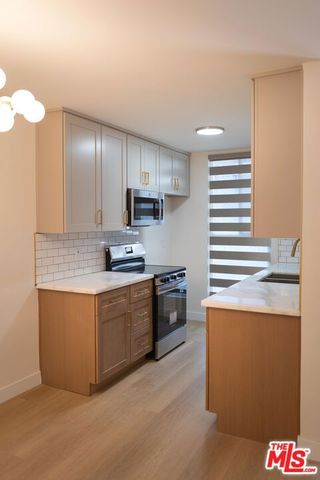 860 S Kingsley Drive 306, Los Angeles, CA 90005