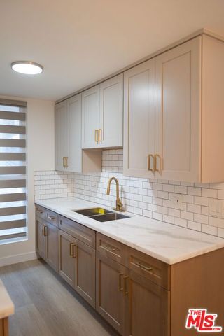 860 S Kingsley Drive 306, Los Angeles, CA 90005