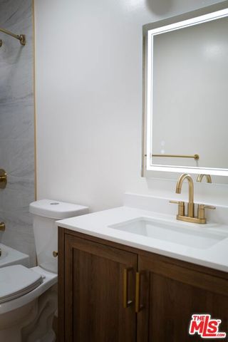 860 S Kingsley Drive 306, Los Angeles, CA 90005