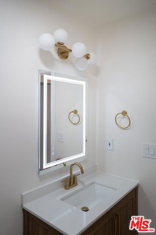 860 S Kingsley Drive 306, Los Angeles, CA 90005