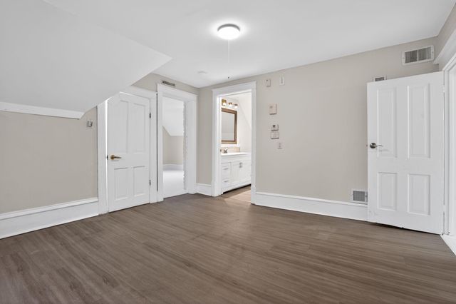 321 22nd Avenue NE, Minneapolis, MN 55418