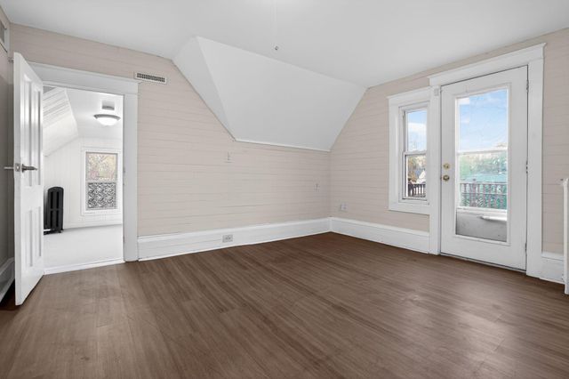 321 22nd Avenue NE, Minneapolis, MN 55418