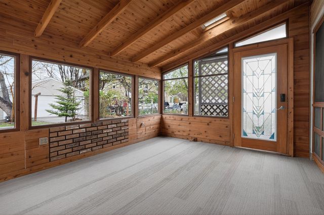 321 22nd Avenue NE, Minneapolis, MN 55418