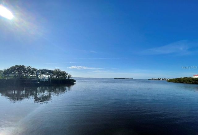 1624 SEA BREEZE DRIVE, Tarpon Springs, FL 34689