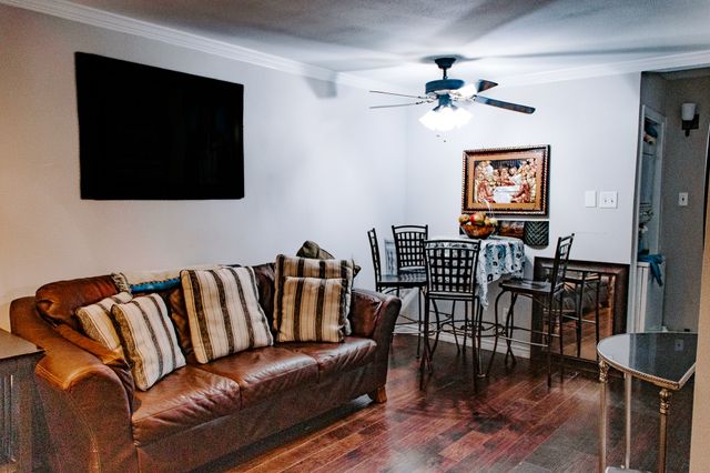 3240 Lombardy Lane 215, Dallas, TX 75220