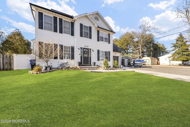 209 Gilford Avenue, Island Heights, NJ 08732