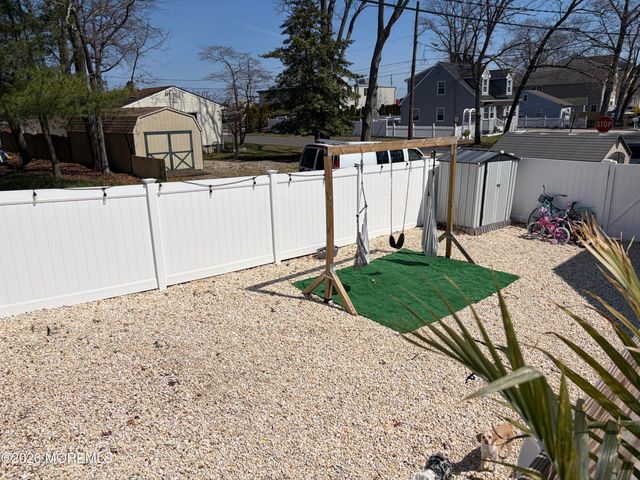 209 Gilford Avenue, Island Heights, NJ 08732