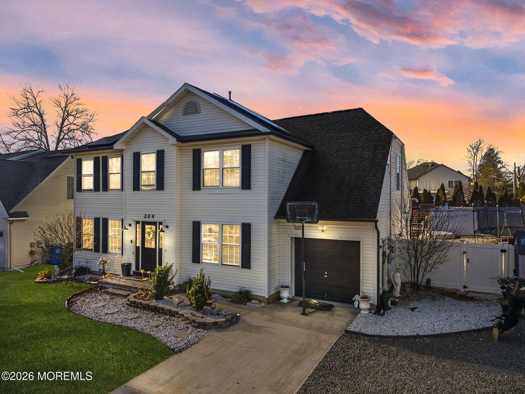 209 Gilford Avenue, Island Heights, NJ 08732