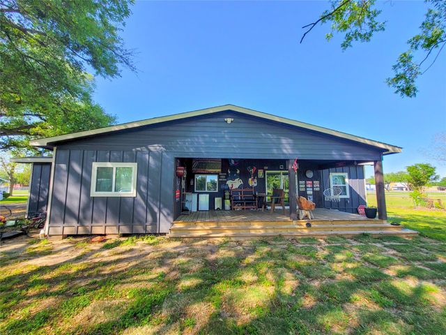 606 E Ahldag Street, Wharton, TX 77488