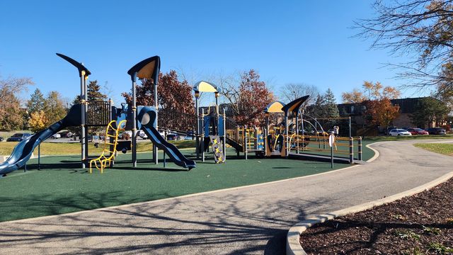 8 Oak Creek Drive 1803, Buffalo Grove, IL 60089