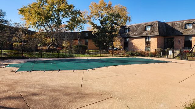 8 Oak Creek Drive 1803, Buffalo Grove, IL 60089