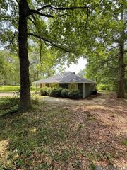 8081 Raleigh Dr, Ethel, LA 70730