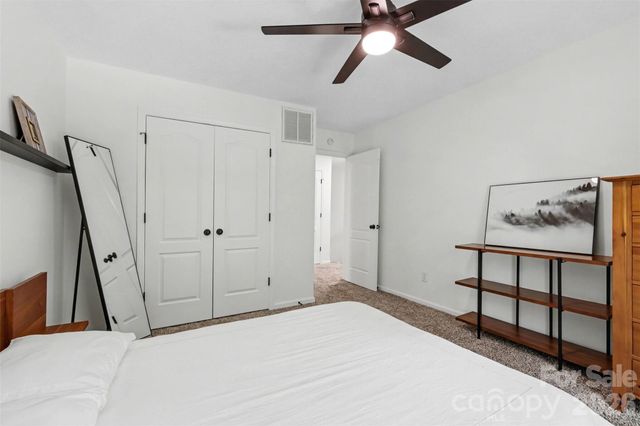 6213 Knightsgate Court, Charlotte, NC 28269