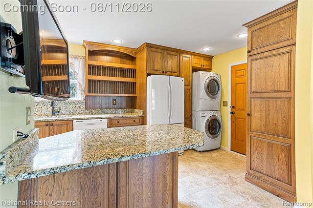 5191 Lynsue Lane, Waterford, MI 48327
