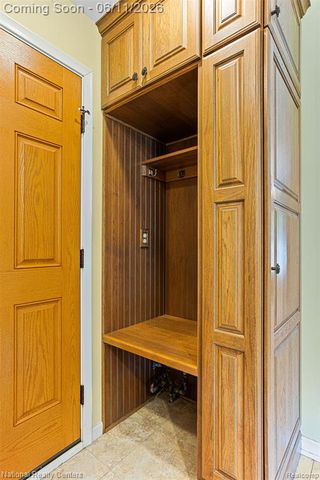 5191 Lynsue Lane, Waterford, MI 48327