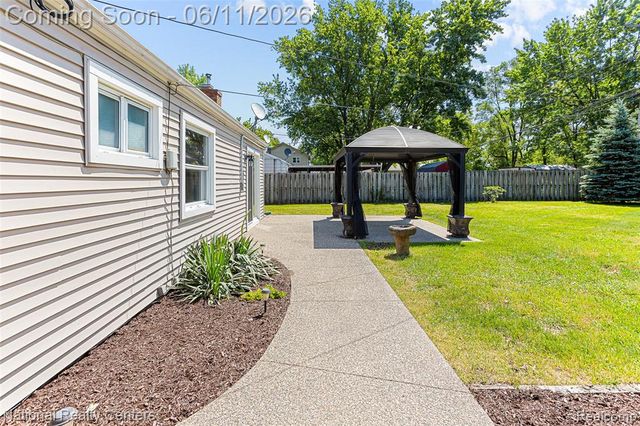 5191 Lynsue Lane, Waterford, MI 48327