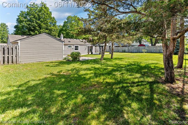 5191 Lynsue Lane, Waterford, MI 48327