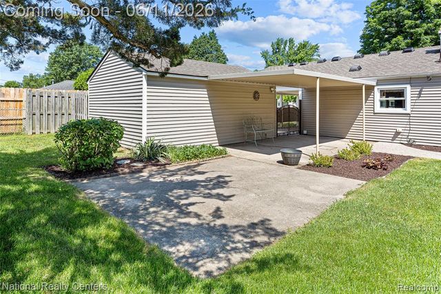5191 Lynsue Lane, Waterford, MI 48327