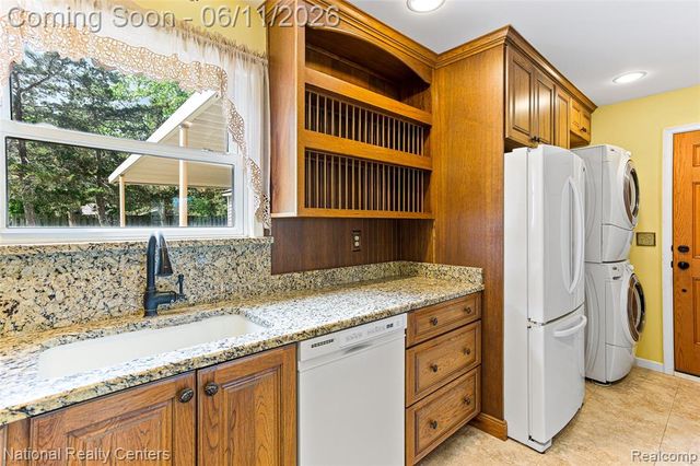 5191 Lynsue Lane, Waterford, MI 48327