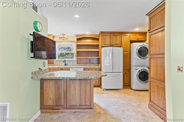 5191 Lynsue Lane, Waterford, MI 48327