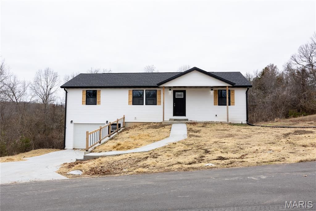 24401 Trolly Lane, St Robert, MO 65459