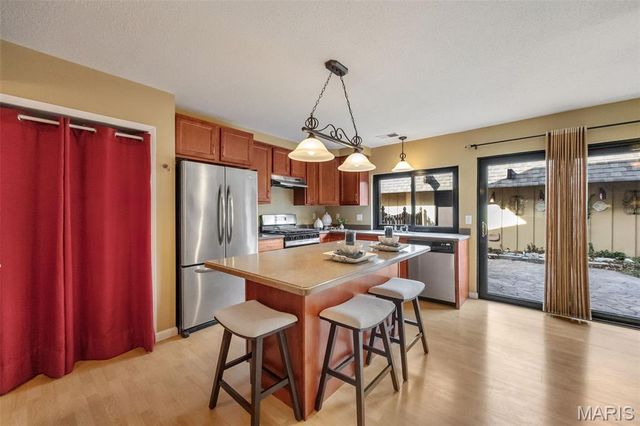 1355 Hampton Rd B, St Charles, MO 63303